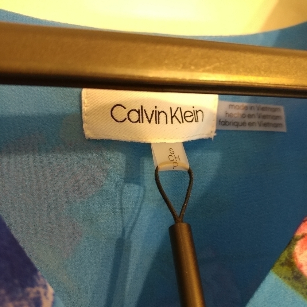 NWT Calvin Klein Blue Floral Blouse in Ocean Blue - Picture 3 of 7